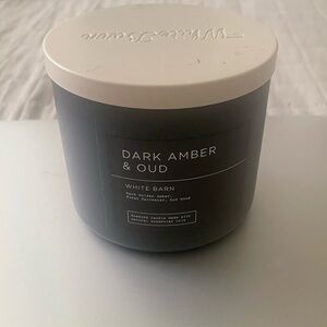 Bath and body works dark amber and oud candle